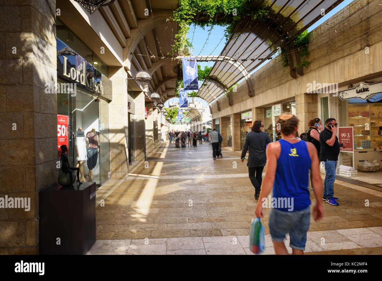 Jérusalem, Israël - 05 mai 2017 : Centre commercial mamilla, alrov mamilla avenue, rue commerçante, centre commercial en plein air à Jérusalem, Israël le 3 octobre 2016 Banque D'Images