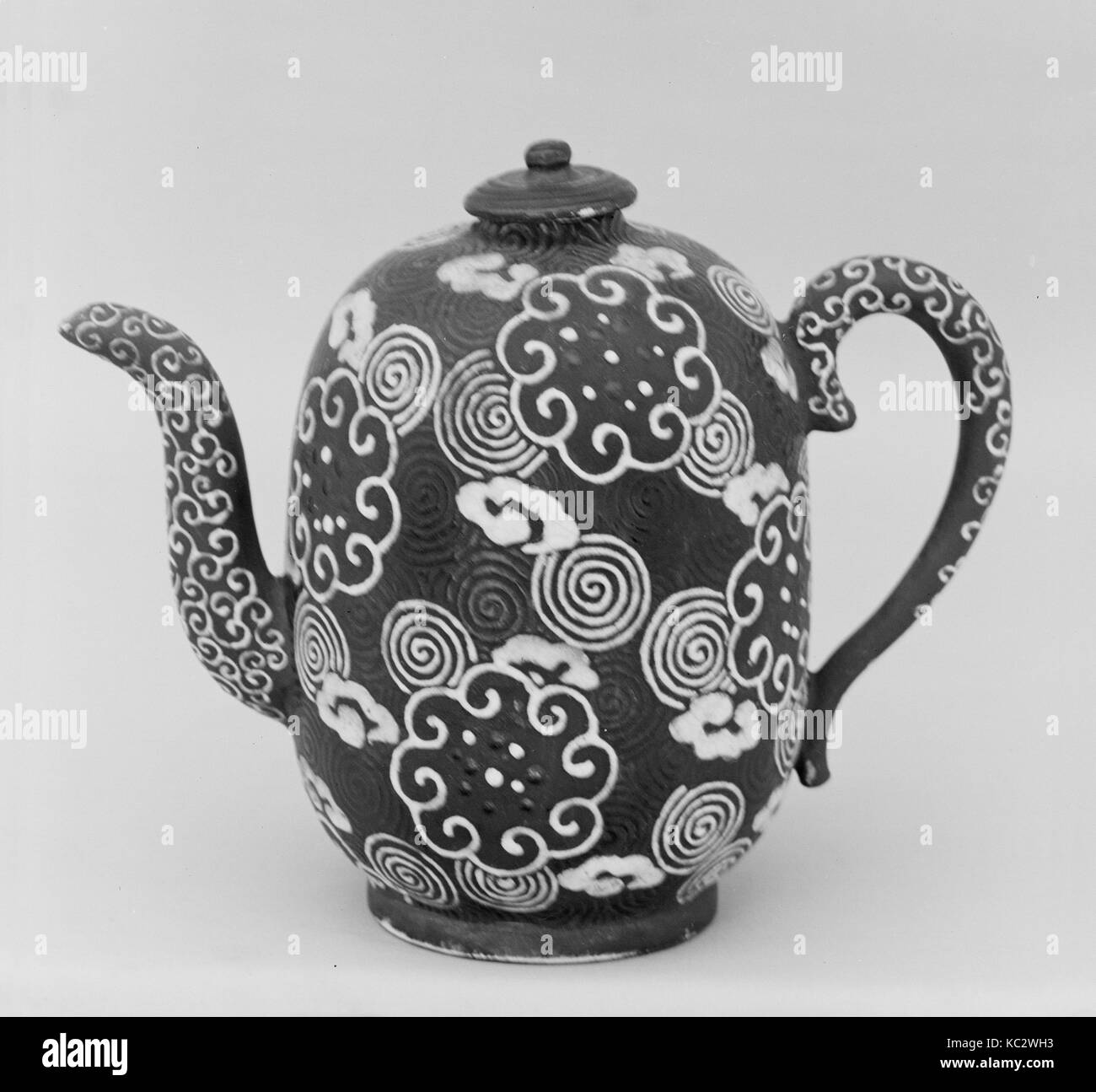 Waterpot, période Edo (1615-1868), ca. 1850, le Japon, la poterie recouverte de glaçage et dessins dans l'émail (Awata ware), H. 5 3/4 po Banque D'Images