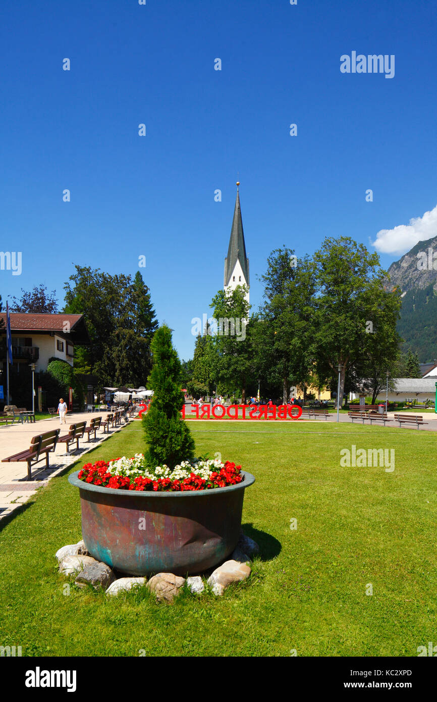 Eglise paroissiale catholique Saint Johari Baptist, parc de la station santé, village de colonel, Oberallgäu, Allgäu, Swabia, Bavière, Allemagne, Europe, Bavière, GE Banque D'Images