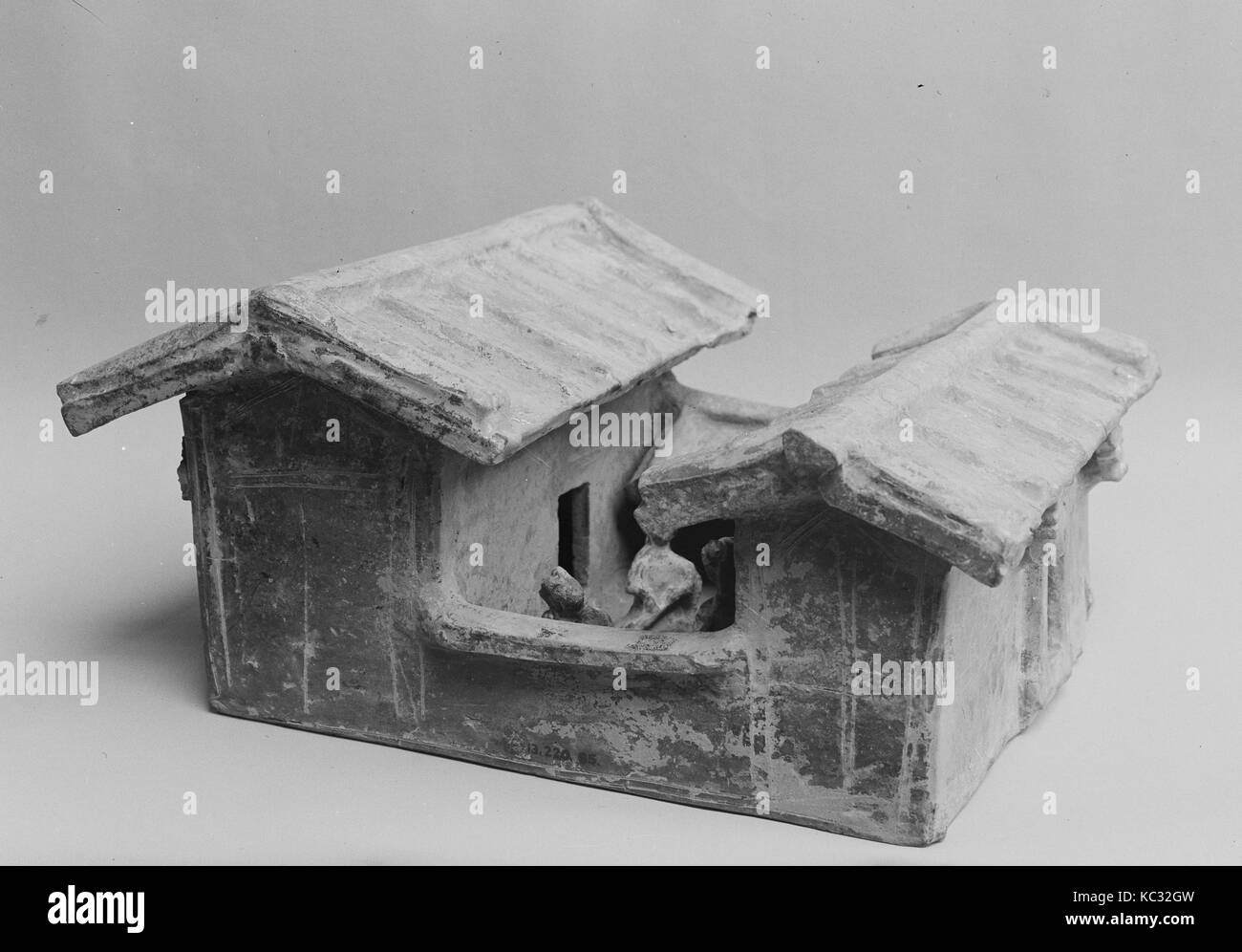 Maison avec cour intérieure,（一組） 鉛綠釉陶明器建築模型 東漢, dynastie des Han de l'Est (25-220), 1er-début du 3e siècle, la Chine, en faïence avec vert Banque D'Images