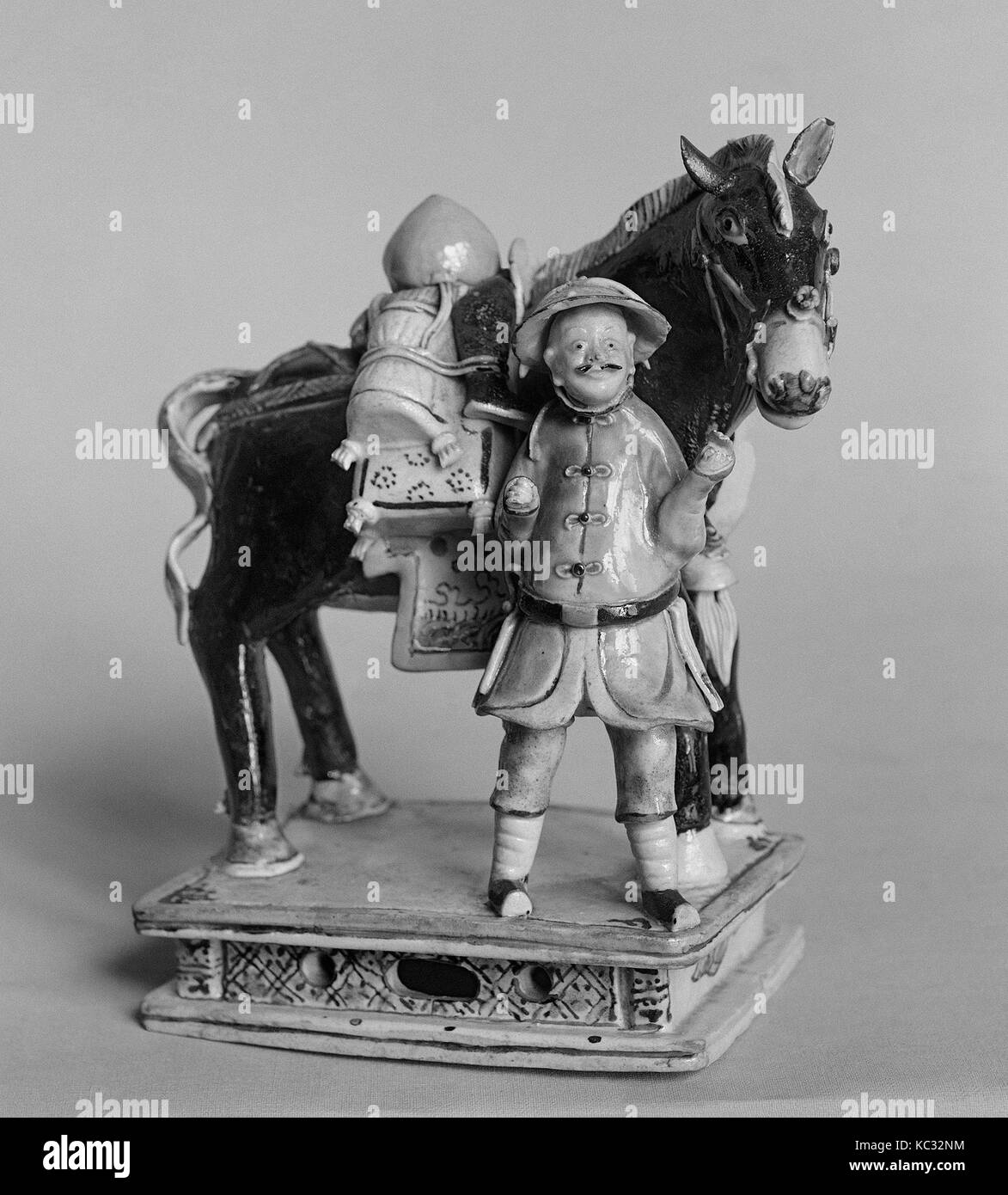 La figure d'un paquet de cheval et accompagnateur, de la dynastie Qing (1644-1911), de la période Qianlong (1736-1995), Chine, Porcelaine, H. 6 1/2 in. (16 Banque D'Images