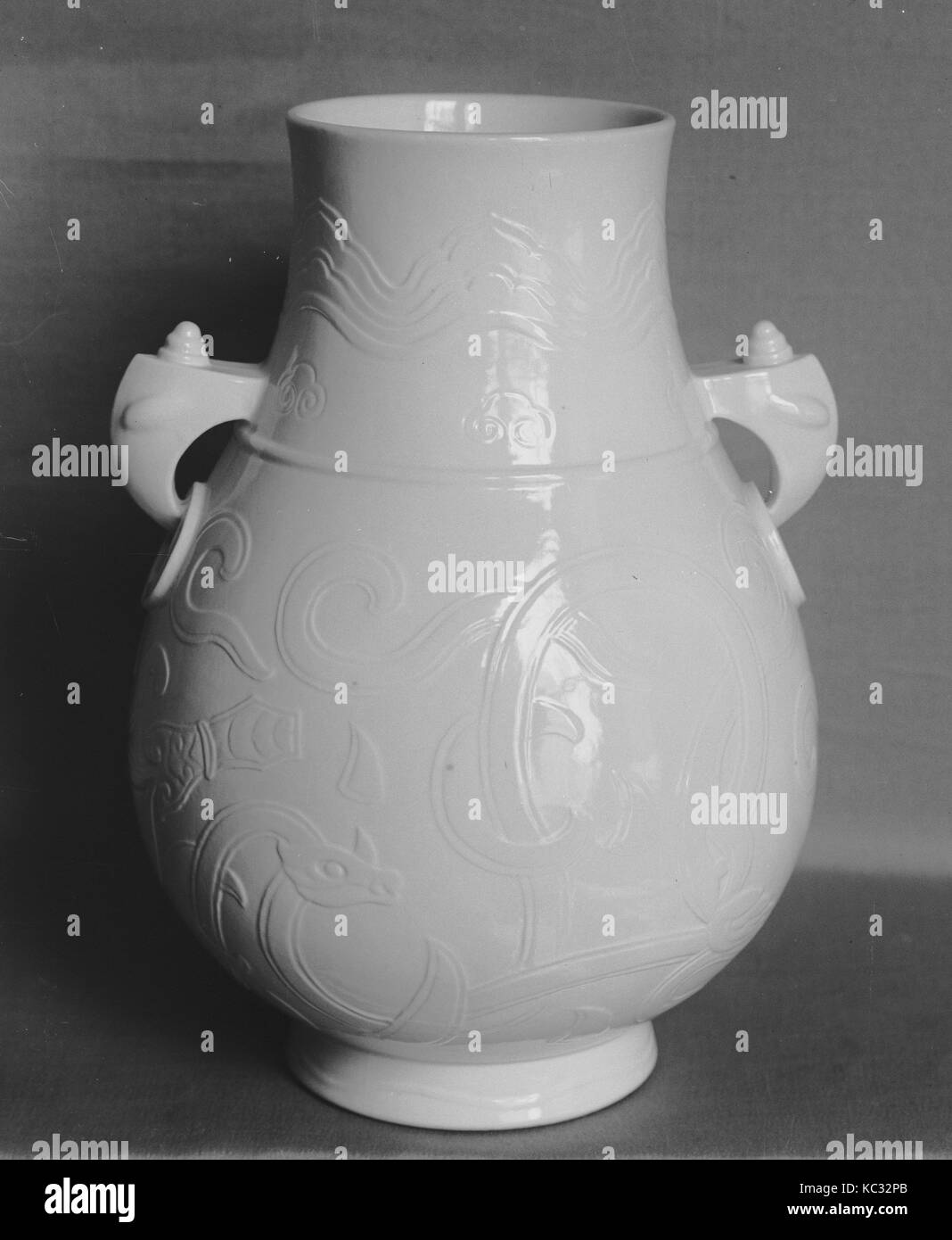 Vase de forme de navire bronze archaïque, 18e siècle Banque D'Images