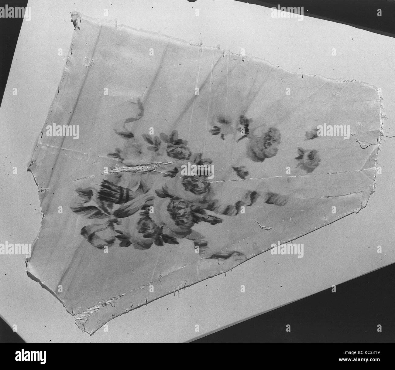 Pièce, 1850, Français, Gr. L. 17 x 16 pouces (43,2 W. x 40,6 cm), Textiles-Woven Banque D'Images