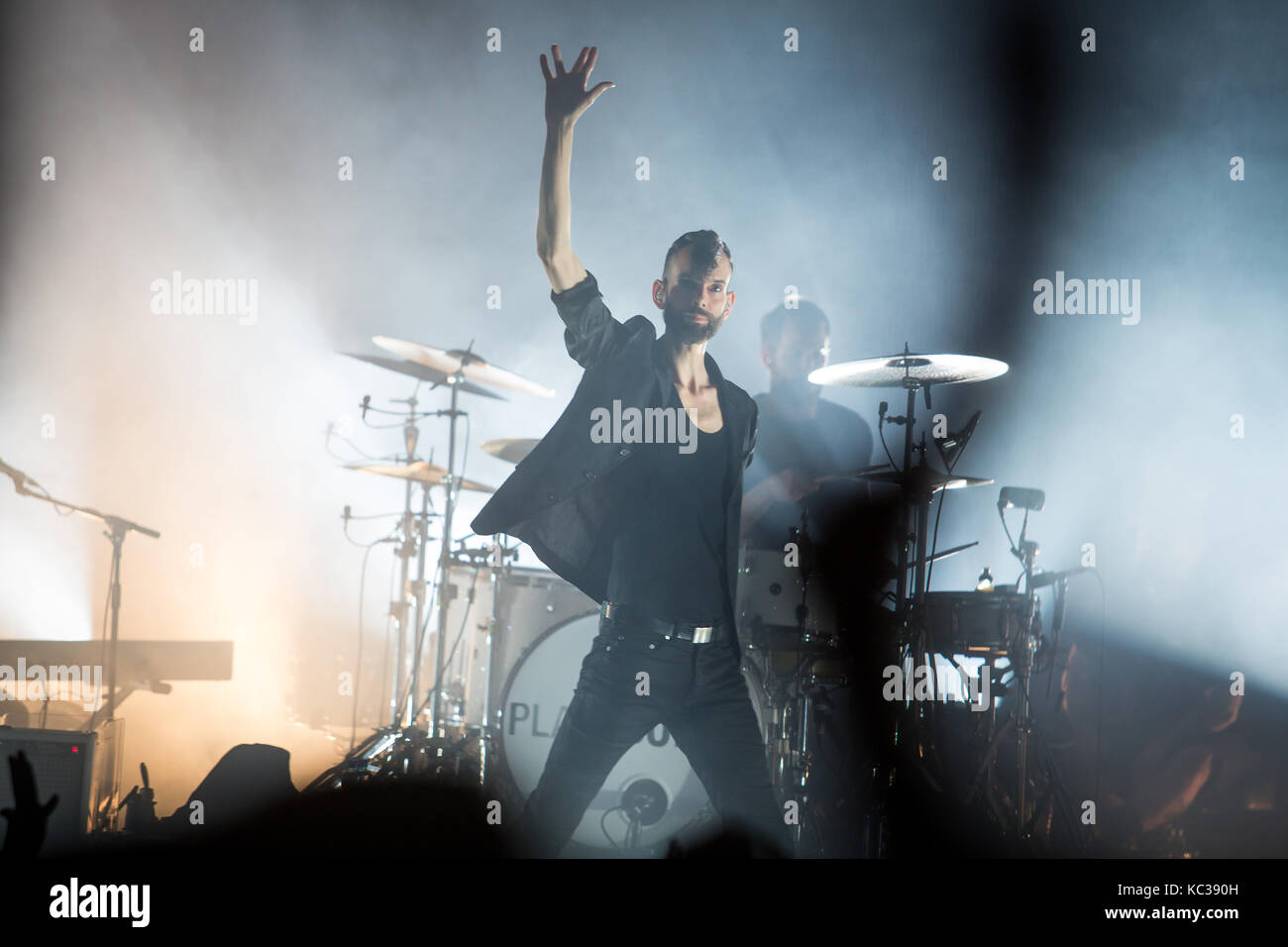 Le groupe de rock anglais Placebo joue un concert au Sentrum Scene d'Oslo. Ici, le musicien Stefan Olsdal est vu en direct sur scène. Norvège, 16/10 2016. Banque D'Images