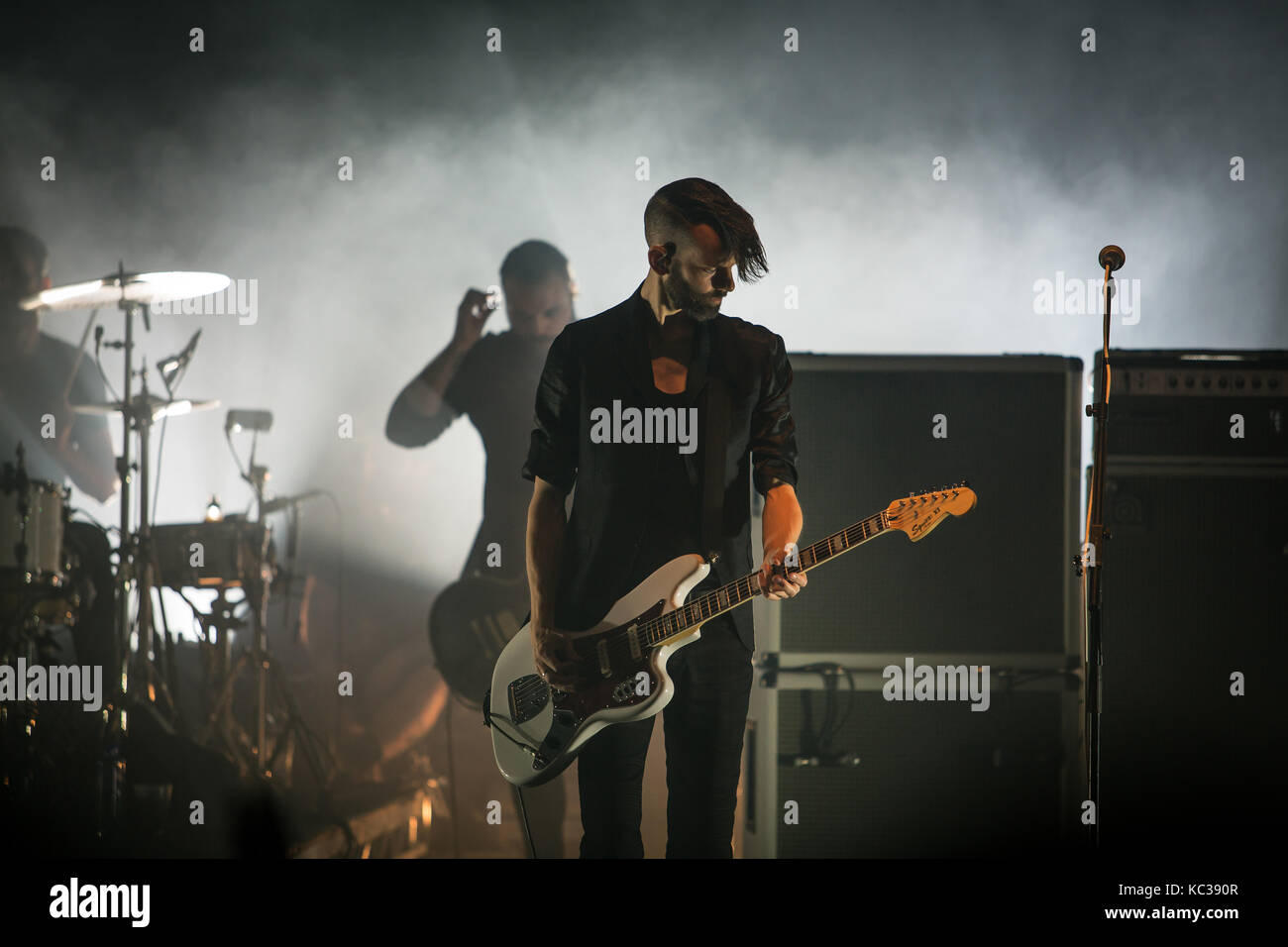 Le groupe de rock anglais Placebo joue un concert au Sentrum Scene d'Oslo. Ici, le musicien Stefan Olsdal est vu en direct sur scène. Norvège, 16/10 2016. Banque D'Images