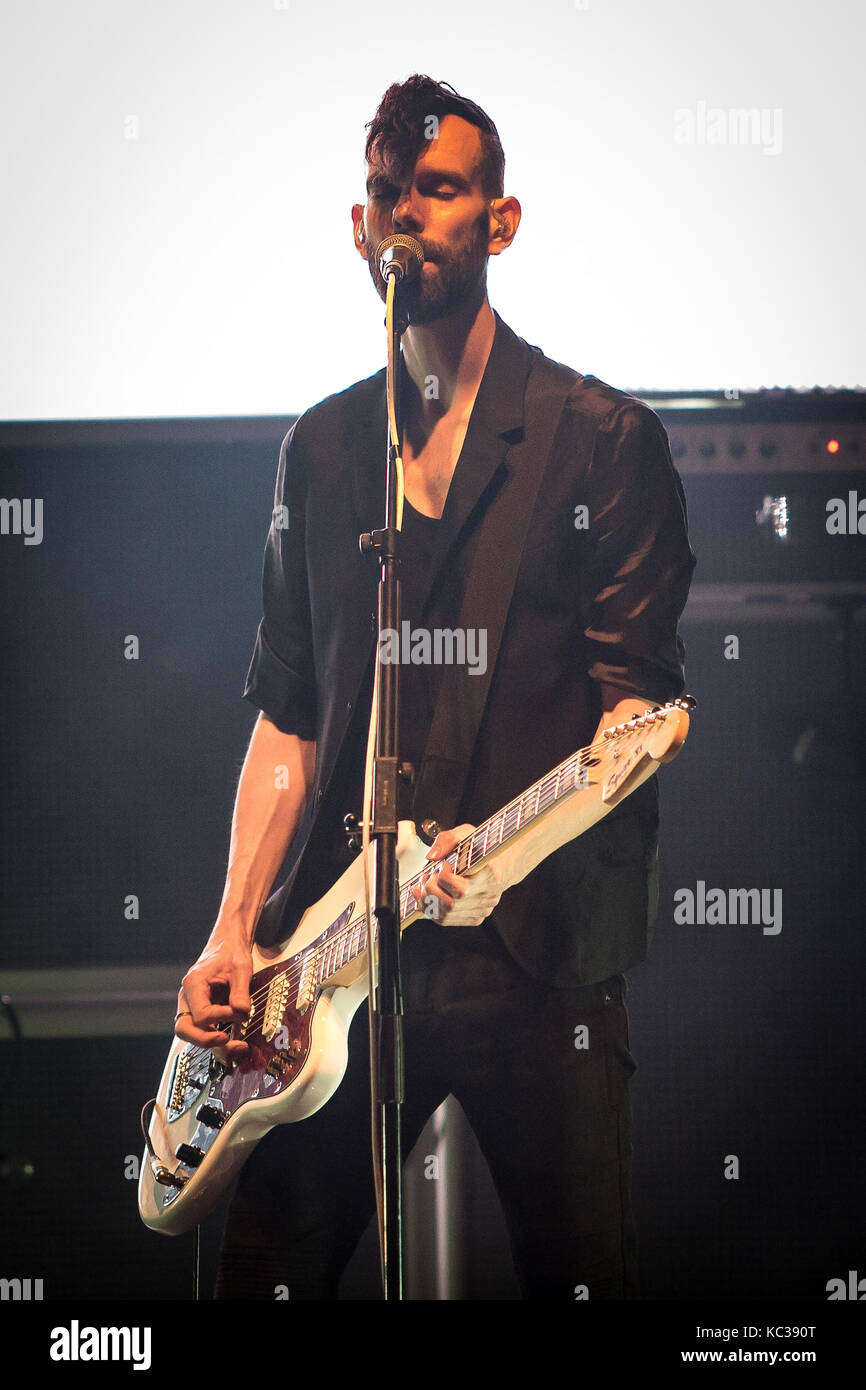 Le groupe de rock anglais Placebo joue un concert au Sentrum Scene d'Oslo. Ici, le musicien Stefan Olsdal est vu en direct sur scène. Norvège, 16/10 2016. Banque D'Images