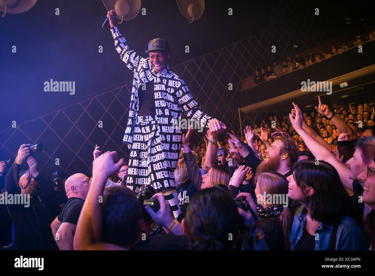 Le groupe britannique de rock Skunk Anansie joue un concert au Sentrum Scene d'Oslo. Ici, la peau de chanteur est vue parmi la foule de concerts. Norvège, 01/03 2017. Banque D'Images