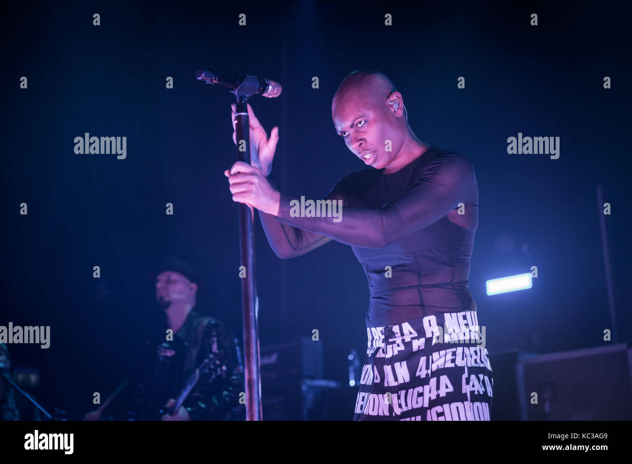 Le groupe de rock britannique Skunk Anansie effectue un concert live à Sentrum Scene à Oslo. Ici la peau est chanteuse vu sur scène. La Norvège, 01/03 2017. Banque D'Images