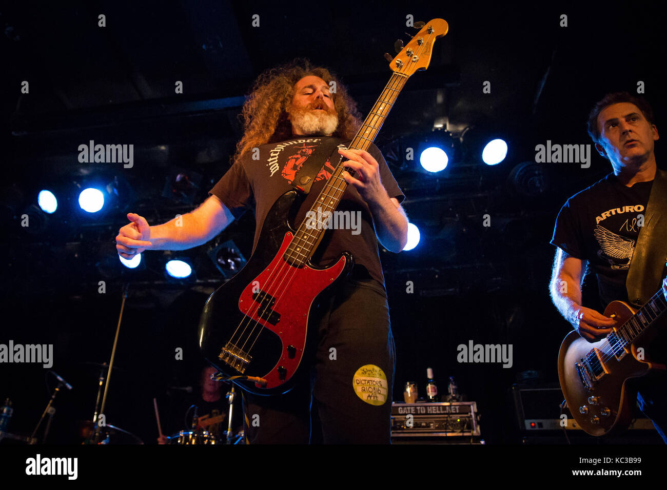 Le groupe punk américain les dictateurs effectue un concert live à John Dee dans Oslo. ici bassiste Andy shernoff est vu sur scène. la Norvège, 21/08 2016. Banque D'Images