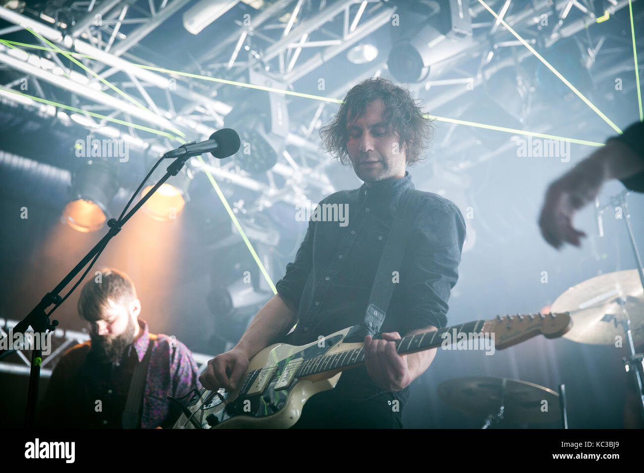 Le groupe de rock noise norvégien sten ove toft effectue un concert live à kvarteret à Bergen. Ici le chanteur et guitariste richard myklebust est représenté sur scène. la Norvège, 28/03 2015. Banque D'Images