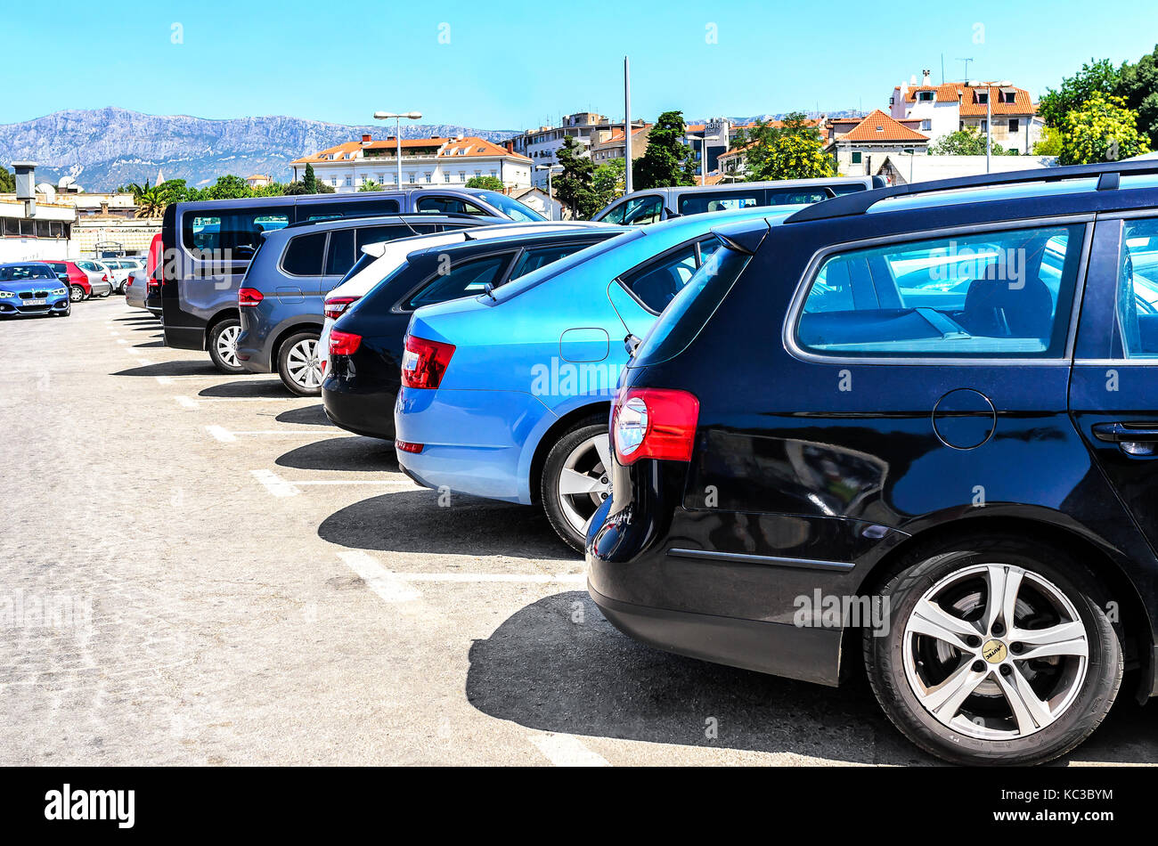 Parking public dans la ville de Split, Croatie. Banque D'Images