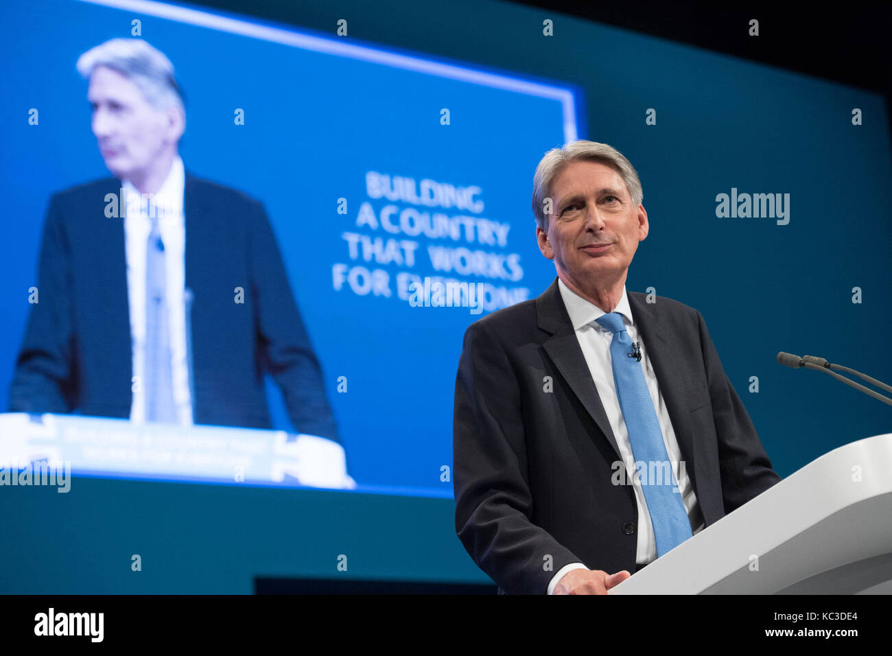 Chancelier de l'échiquier philip hammond arrive à prendre la conférence du parti conservateur à la Manchester central convention complex à Manchester. Banque D'Images