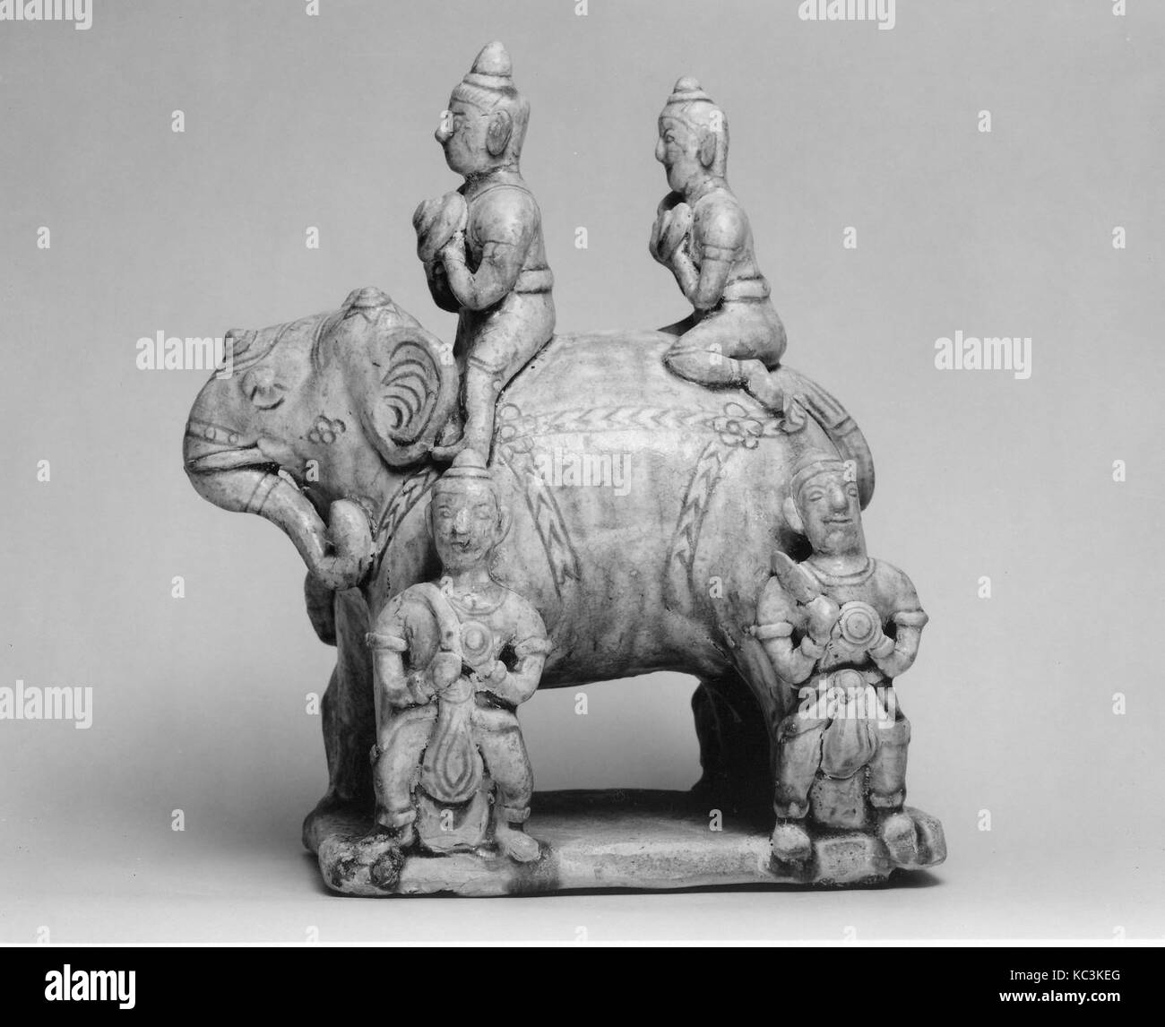 Éléphant avec deux pilotes et quatre palefreniers, 14e siècle Banque D'Images