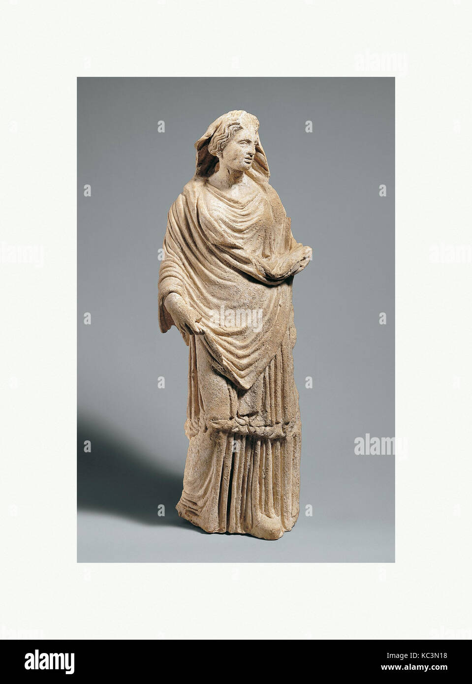 Statuette en terre cuite d'une déesse drapée, fin 5ème 4ème siècle avant J.C. Banque D'Images