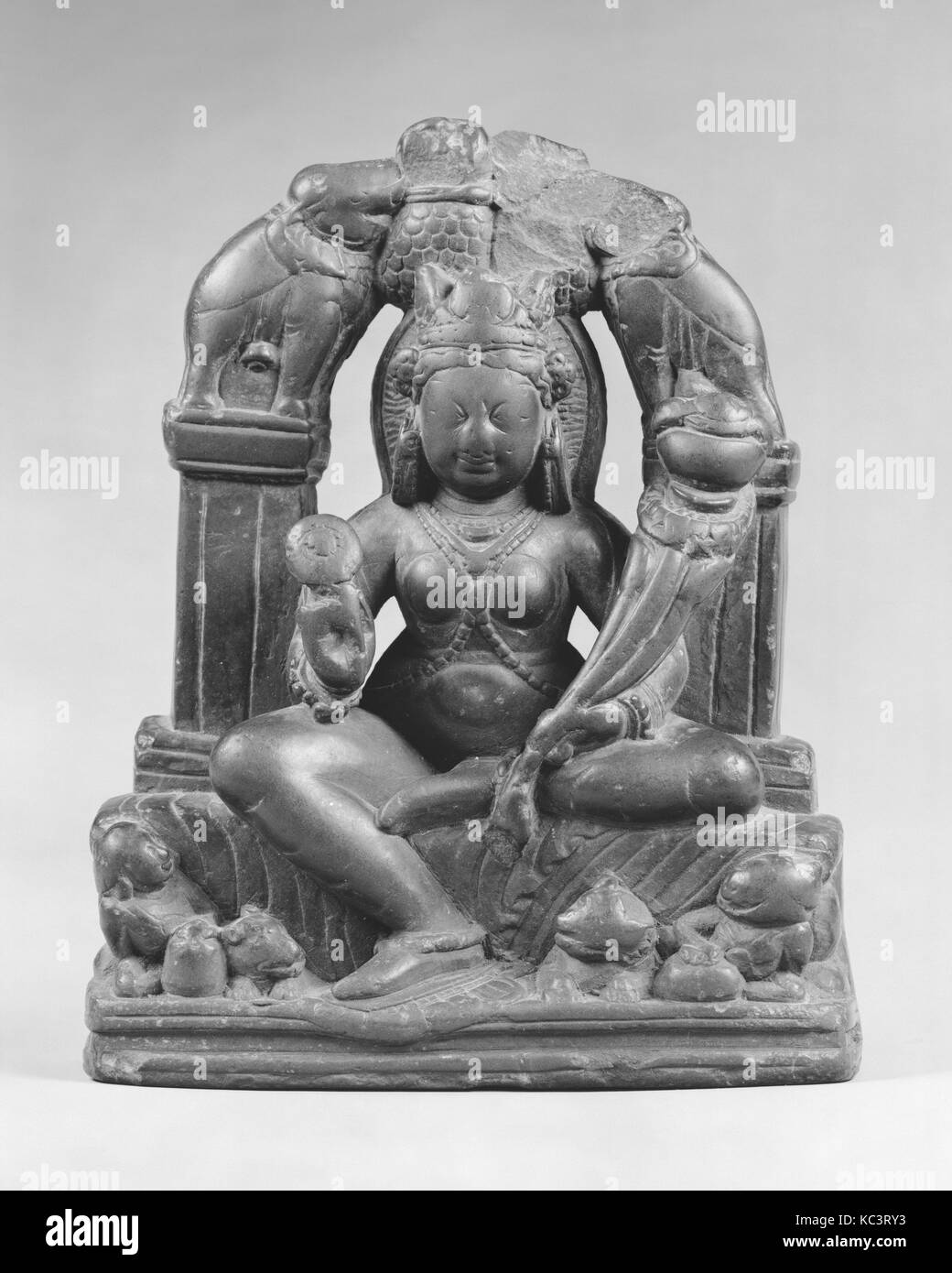 Gaja Lakshmi, déesse de la Fortune, 8e siècle, l'Inde (Jammu-et-Cachemire, ancien royaume du Cachemire), Pierre, H. 6 3/8 in. (16.2 Banque D'Images