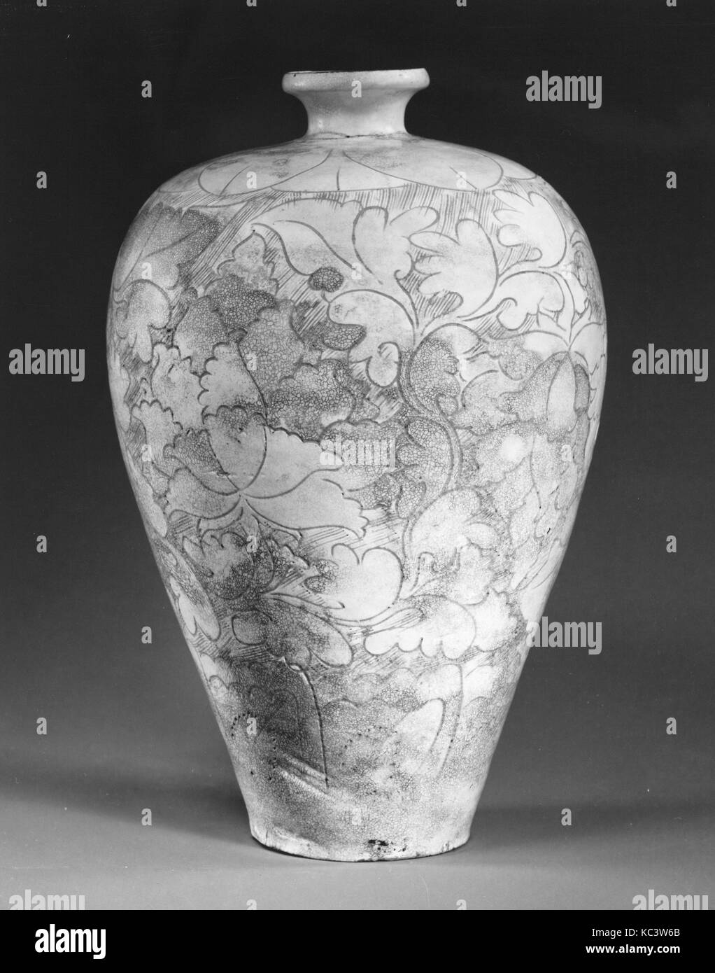Vase, dynastie des Song du Nord (960-1127), 11ème-début 12ème siècle, la Chine, Grès avec de sgraffites (pot type Cizhou ware), H. 12 Banque D'Images
