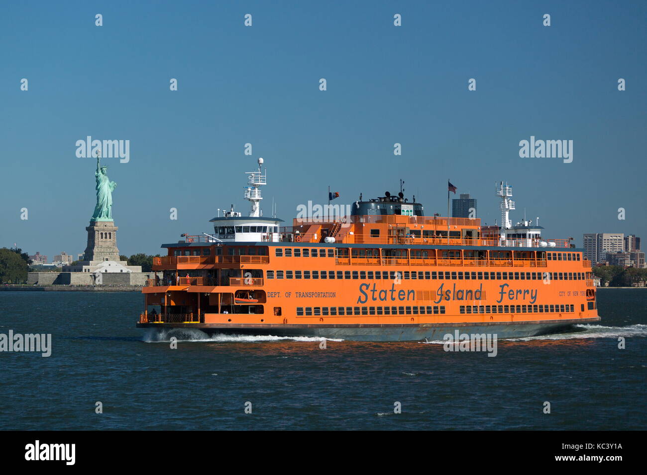 Statue de la liberté et de Staten Island Ferry à New York, New York le 23 septembre 2017. Banque D'Images