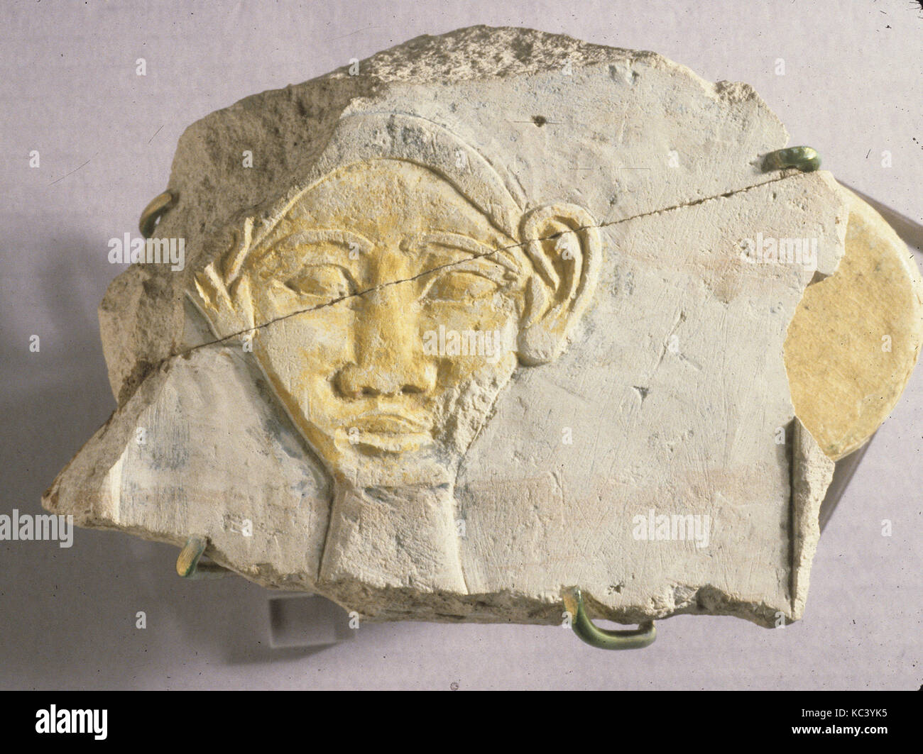 Fragment de relief, 'hr' hiéroglyphe, ca. 1479-1458 av. Banque D'Images