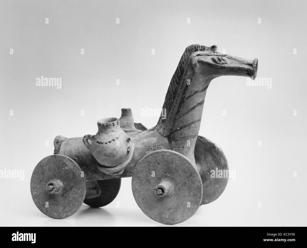 Cheval à roues en terre cuite, Cypro-Archaic ?, 6e siècle av.( ?), chypriote, terre cuite, H. 8 7/8 in. (22,6 cm), des vases Banque D'Images