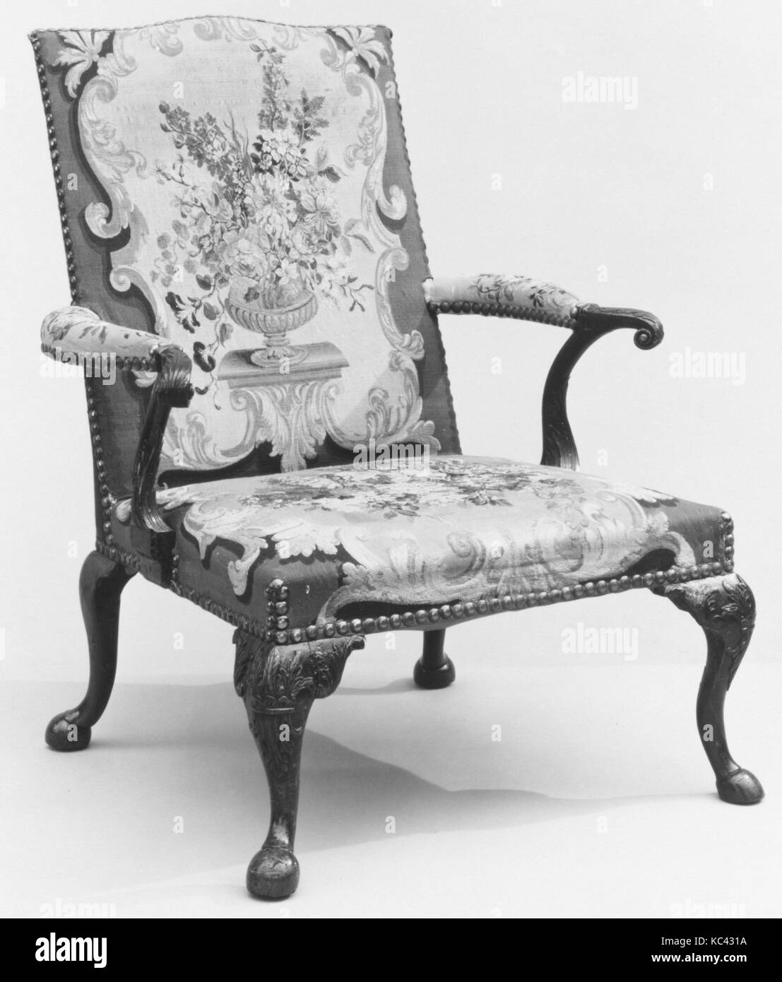 Fauteuil, ca. 1740, British, acajou et tapisserie, H. 39 x W. 29-1/2 x D. 30. (99,1 x 74,9 x 76,2 cm), Woodwork-Furniture Banque D'Images