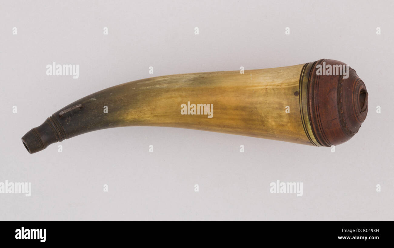 Corne à poudre, 18e siècle, cuisine américaine, l'avertisseur sonore (GC), bois, acier, L. 8 1/2 in. (21,6 cm) ; Diam. 2 1/4 in. (5,7 cm) ; WT. 3,7 oz. (104 Banque D'Images