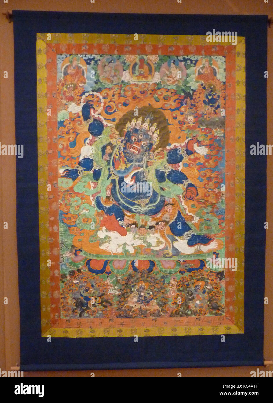 Six-Armed Mahakala, début du 18e siècle, le Tibet, le Spleen sur un tissu, 833/ 8 x 57 3/4 in. (211,8 x 146,7 cm), Peintures Banque D'Images