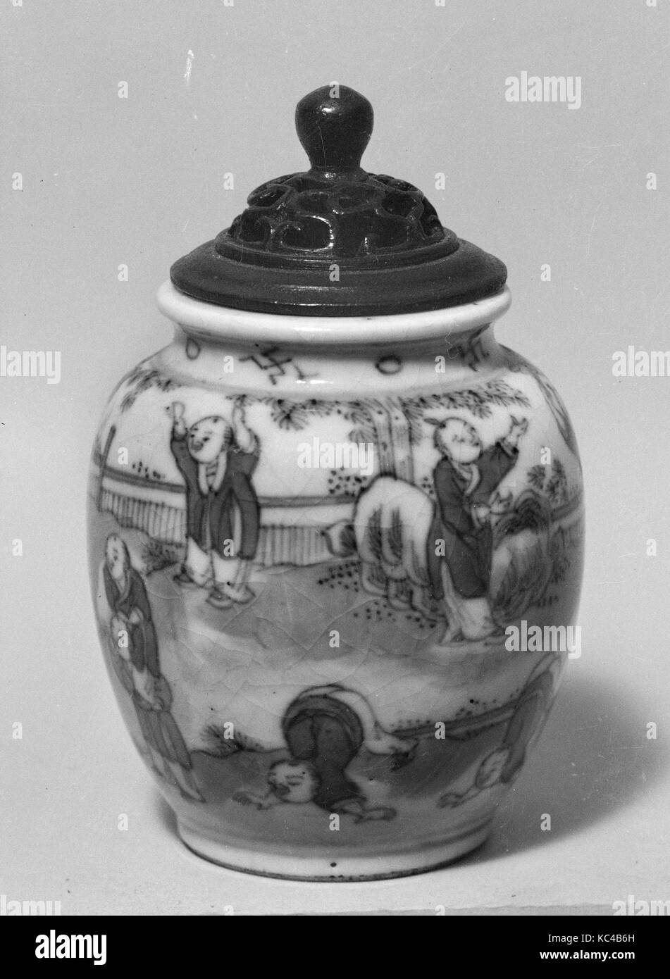 Jar, de la dynastie Qing (1644-1911), de la période Qianlong (1736-1995), Chine, porcelaine décorée en bleu sous glaçure craquelée, avec glaçure, H Banque D'Images