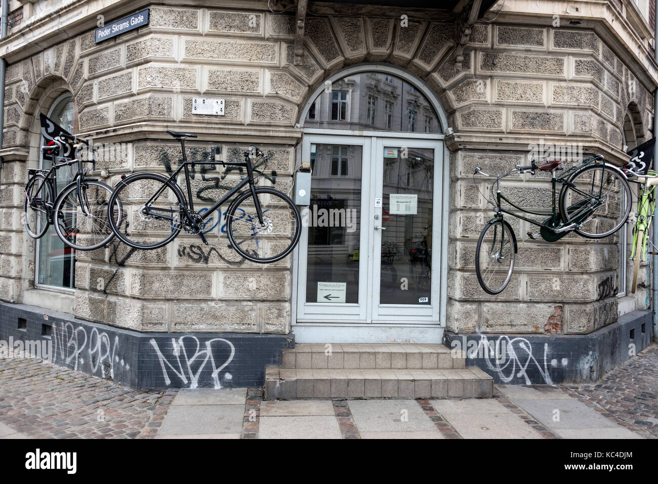 L'un des nombreux magasins de vélos de Copenhague au Danemark. Banque D'Images