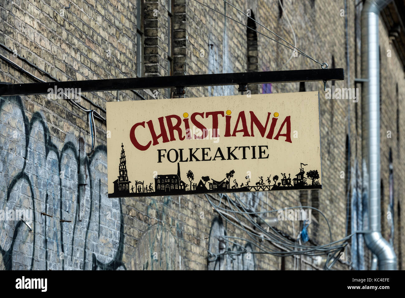 Le village de Christiania avec stands d'installation à Copenhague, Danemark. Banque D'Images