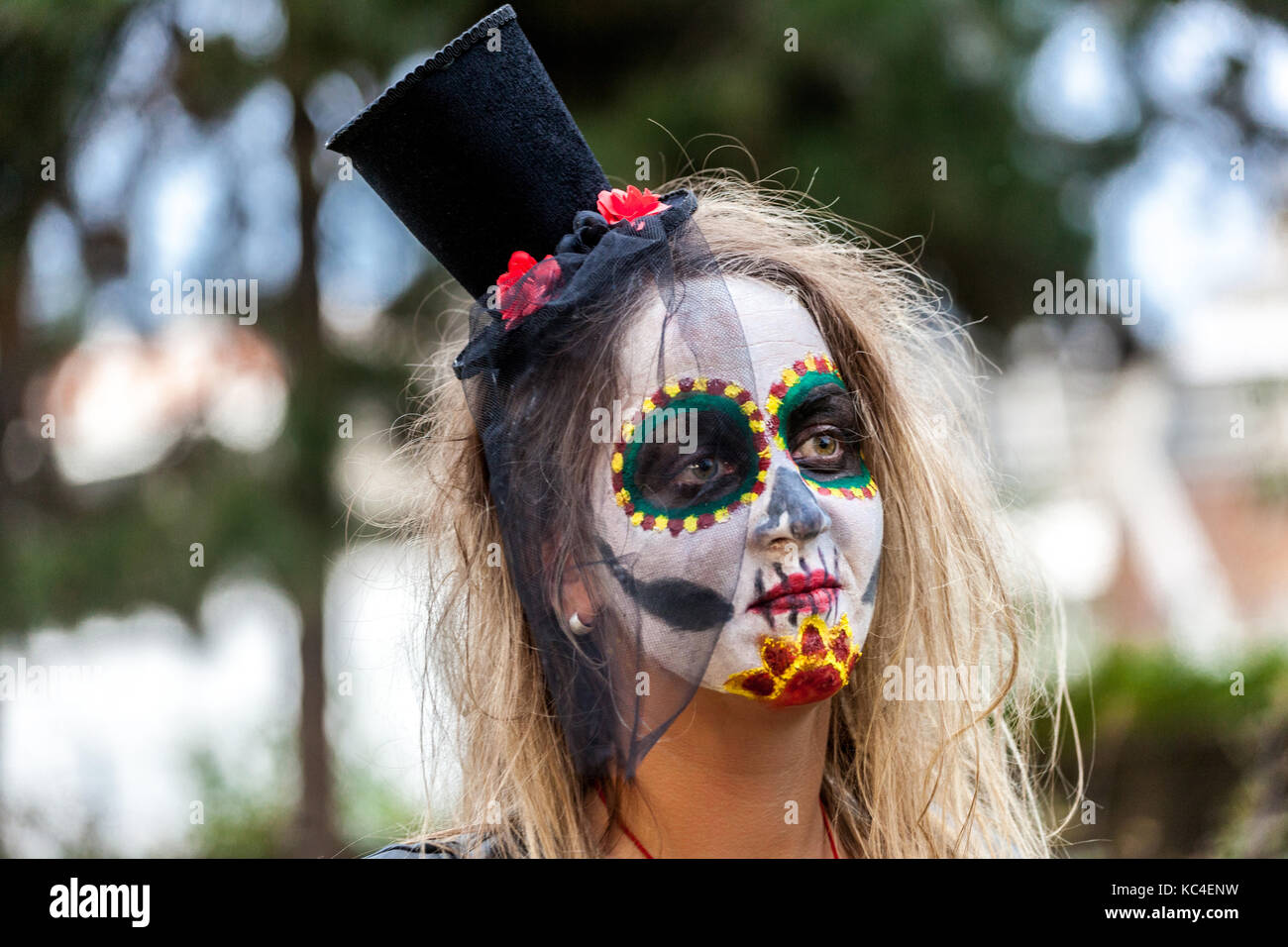 Jeune fille dans un masque, Fête des Morts, Dia de los Muertos, Prague, République Tchèque Banque D'Images