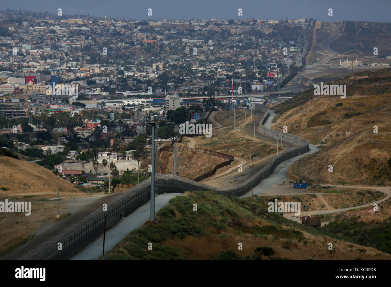 Otay Mesa, CA, USA. 8 juin, 2017. vue de la frontière États-Unis-Mexique, à l'ouest, dans la région de Otay Mesa, ca le jeudi, Juin 8, 2017. crédit : Sandy huffaker/zuma/Alamy fil live news Banque D'Images