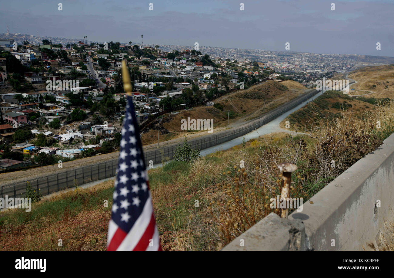 Otay Mesa, CA, USA. 8 juin, 2017. vue de la frontière États-Unis-Mexique, à l'ouest, dans la région de Otay Mesa, ca le jeudi, Juin 8, 2017. crédit : Sandy huffaker/zuma/Alamy fil live news Banque D'Images