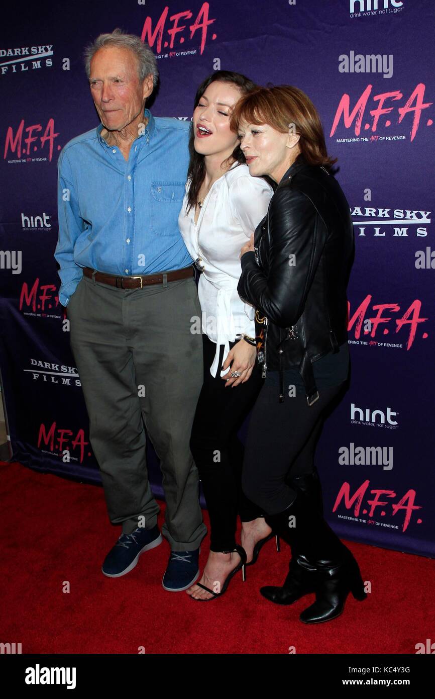 West Hollywood, États-Unis. 2 octobre 2017. Clint Eastwood, Francesca Eastwood, Frances Fisher aux arrivées de M.F.A. Première, The London West Hollywood Theatre, West Hollywood, CA 2 octobre 2017. Crédit : Priscilla Grant/Everett Collection/Alay Live News Banque D'Images