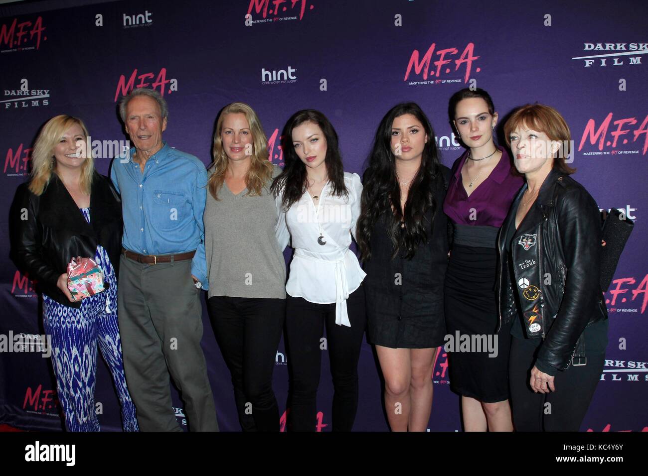 West Hollywood, États-Unis. 2 octobre 2017. Kathryn Eastwood, Clint Eastwood, Alison Eastwood, Francesca Eastwood, Morgan Eastwood, Graylen Eastwood, Frances Fisher aux arrivées de M.F.A. Première, The London West Hollywood Theatre, West Hollywood, CA 2 octobre 2017. Crédit : Priscilla Grant/Everett Collection/Alay Live News Banque D'Images