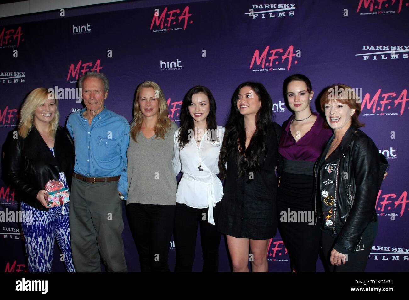 West Hollywood, États-Unis. 2 octobre 2017. Kathryn Eastwood, Clint Eastwood, Alison Eastwood, Francesca Eastwood, Morgan Eastwood, Graylen Eastwood, Frances Fisher aux arrivées de M.F.A. Première, The London West Hollywood Theatre, West Hollywood, CA 2 octobre 2017. Crédit : Priscilla Grant/Everett Collection/Alay Live News Banque D'Images