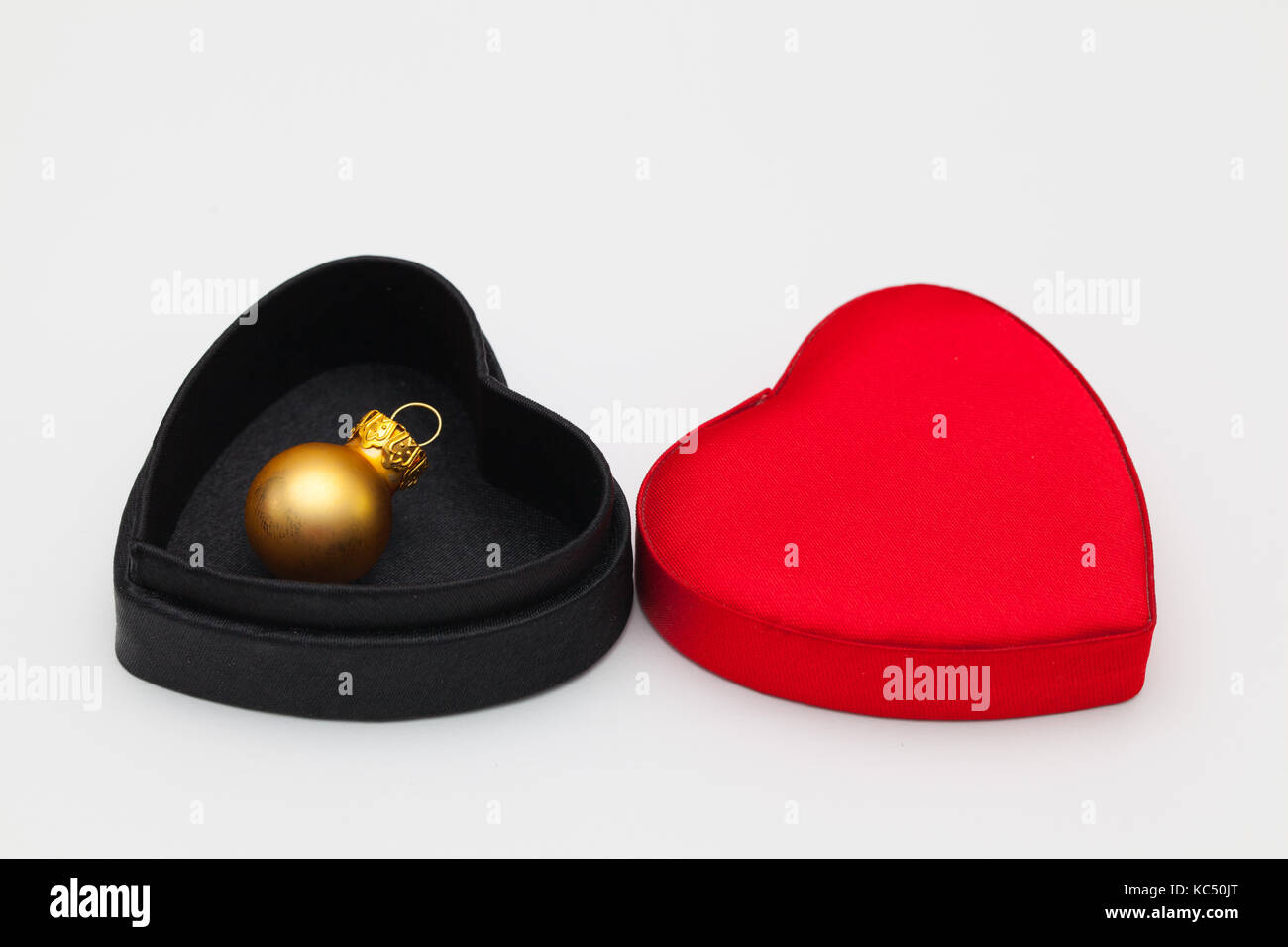 Décoration de Noël à ouvrir la boîte de velours sur le tableau blanc Banque D'Images