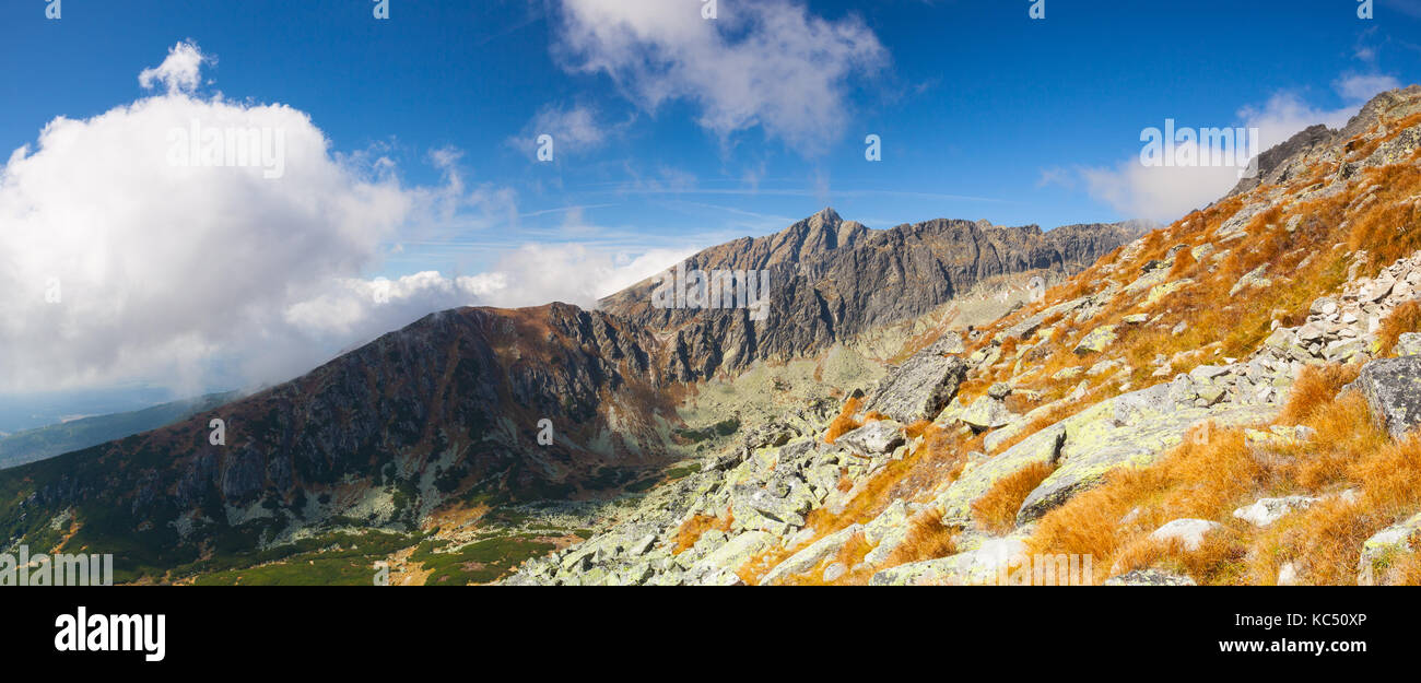 Vue depuis le sommet de la montagne (predne solisko) dans les Hautes Tatras, en Slovaquie Banque D'Images