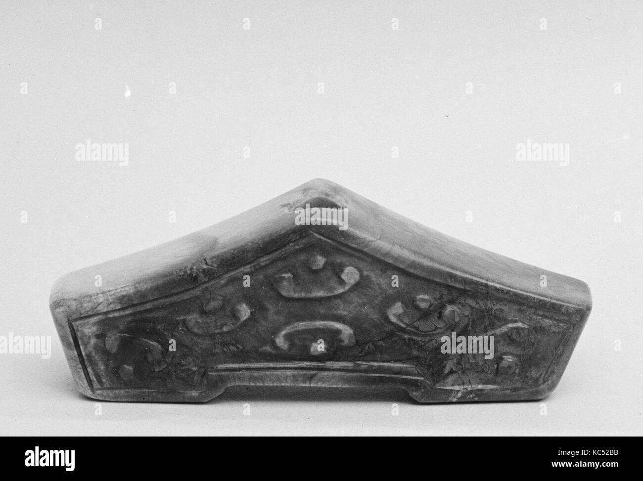 Épée pommeau, dynastie des Han (206 av. J.-A.D. 220), la Chine, le Jade, H. 2. (5,1 cm) ; W. 3/4 in. (1,9 cm) ; D. 1/2 in. (1,3 cm), Jade Banque D'Images