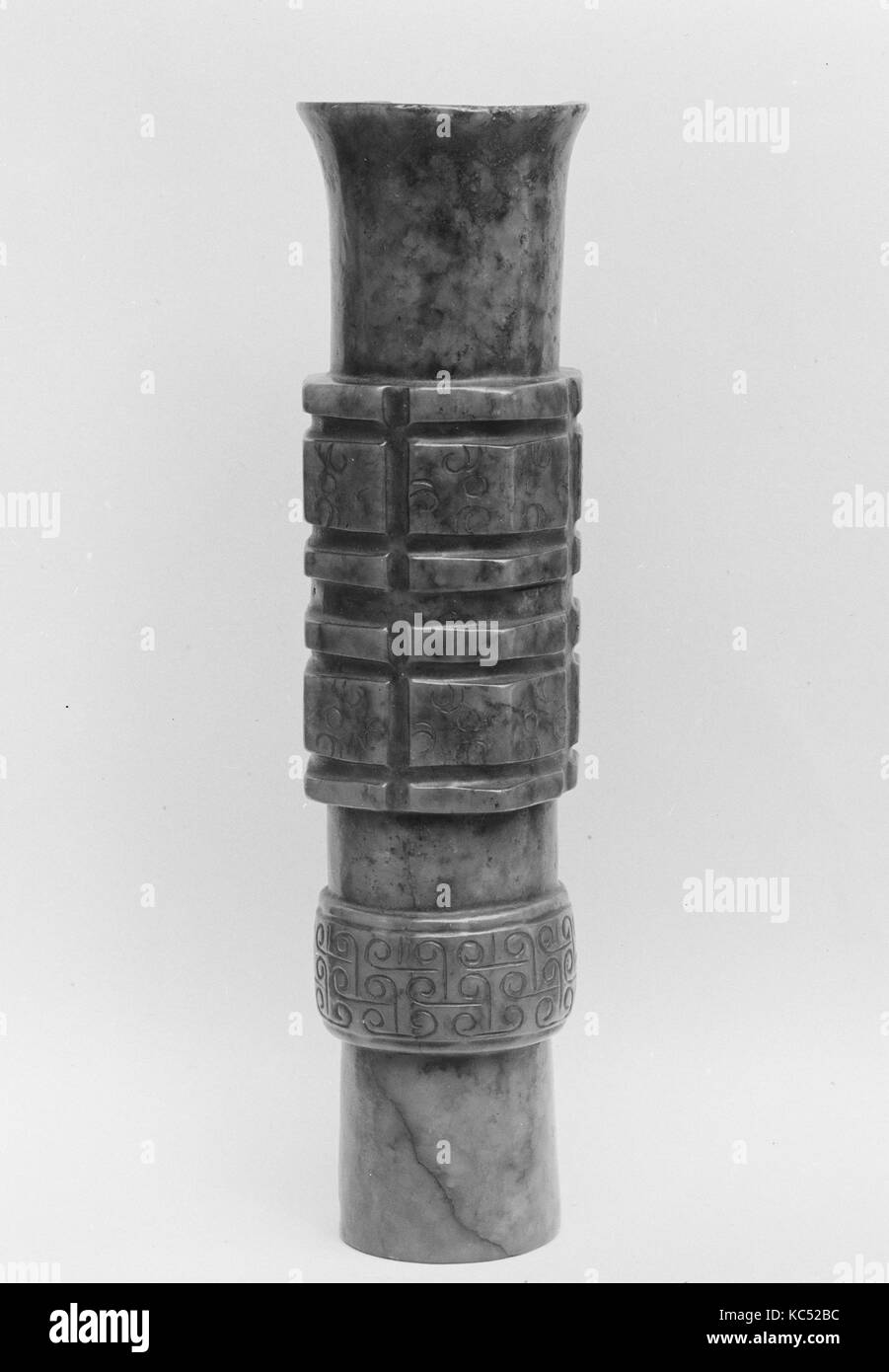 Tube, de la dynastie des Han (206 av. J.-A.D. 220), la Chine, le Jade, H. 6 1/4 in. (15,9 cm), Jade Banque D'Images