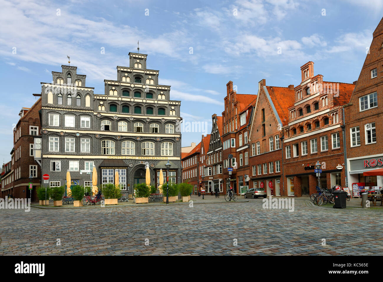 AM Sande, place de ville avec chambre de commerce et d'industrie, bâtiments historiques, vieille ville, Lüneburg, Basse-Saxe, Allemagne Banque D'Images
