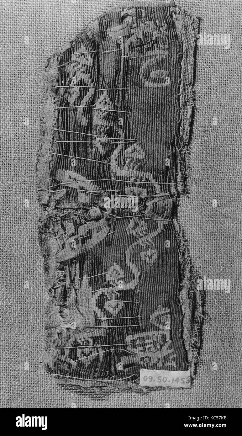 Fragment d'une bande de manchon, 5e-6e siècle, attribué à l'Égypte, le lin, la laine, tissage de la tapisserie, H. 7 5/8 in. (19,4 cm), Textiles Banque D'Images