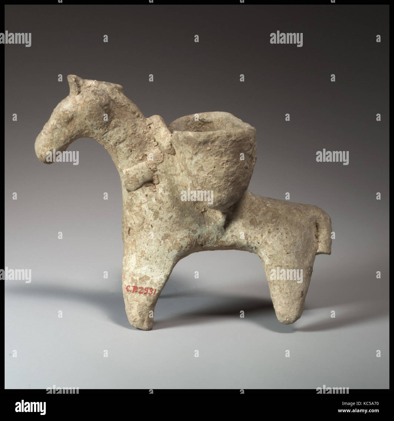 Figurine Donkey, Cypro-Archaic II, ca. 600-480 av. J.-C., chypriote, Terre cuite ; la main, H. 3 7/8 in. (9,8 cm), terres cuites Banque D'Images