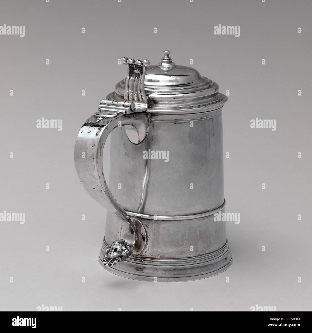 Tankard, ca. En 1715, Boston, Massachusetts, United States, American, argent, Total : 7 5/8 x 6 15/16 in. (19,4 x 17,6 cm Banque D'Images