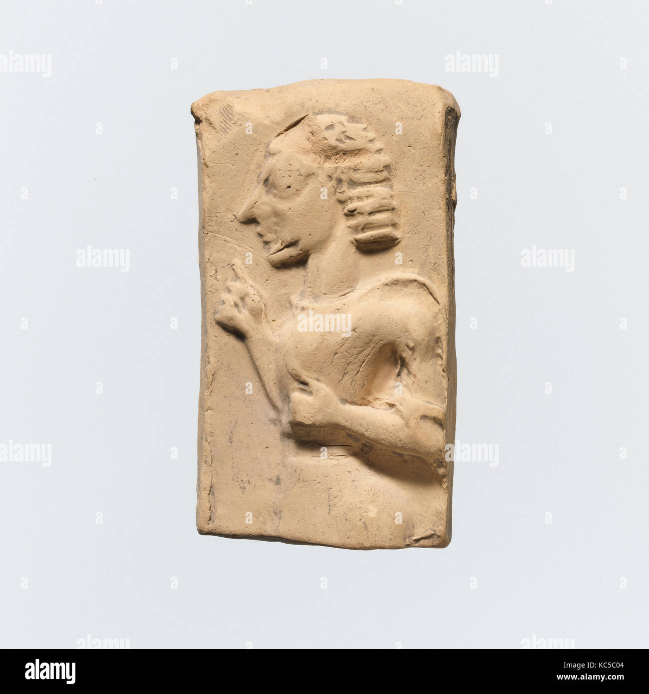 Fragment d'une plaque en terre cuite, archaïque, 7e siècle avant J.-C., grecs, crétois, terre cuite, 3 in. x 1 5/8 in. (7,6 cm x 4,1 cm Banque D'Images
