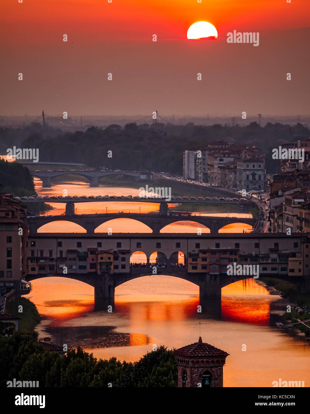 La dernière lumière du soleil sur le ponte Vecchio, Florence Banque D'Images