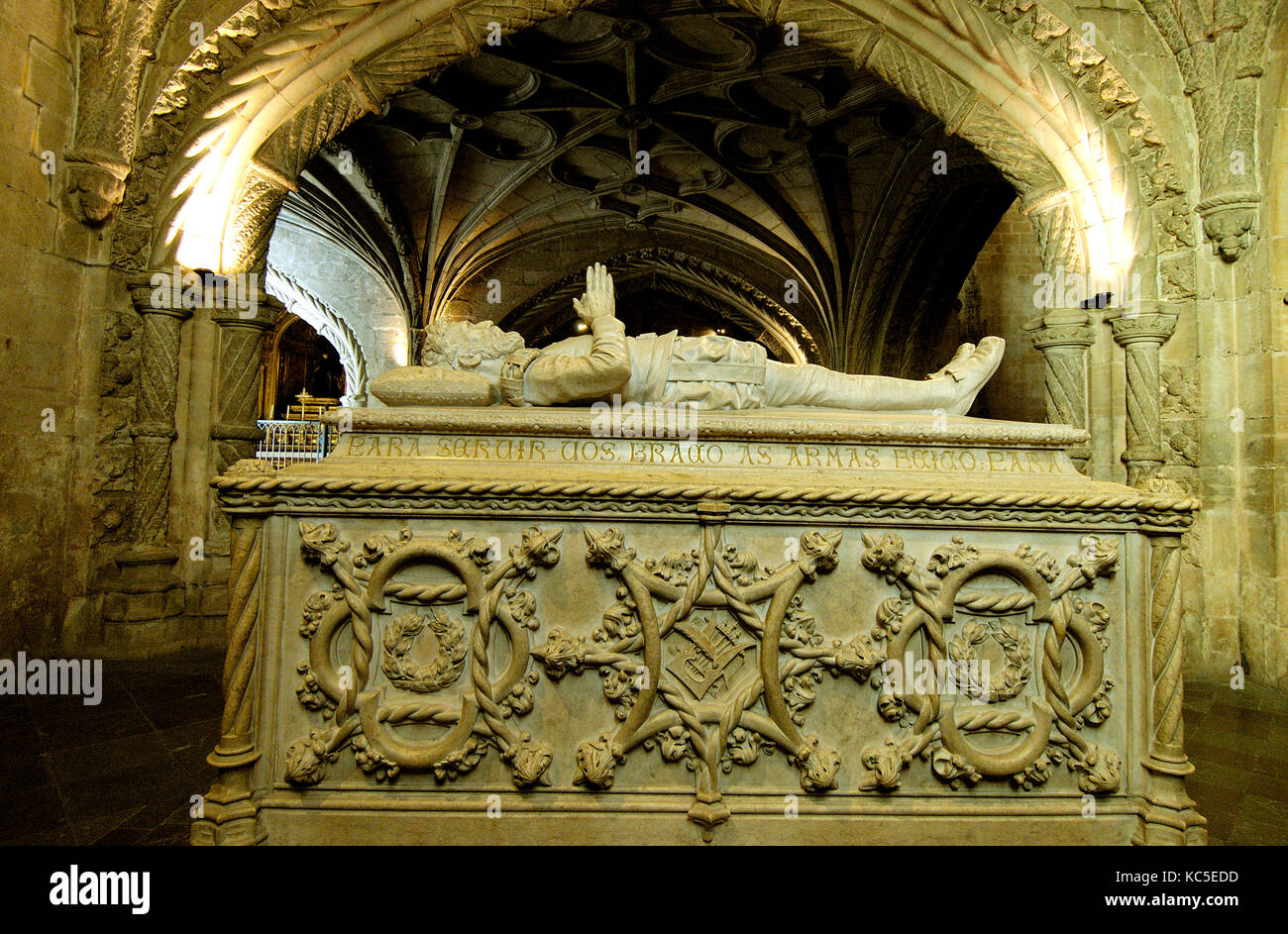 Tombe de Luis de Camoes à l'intérieur de l'église du monastère des Hiéronymites, Site du patrimoine mondial de l'Unesco. Lisbonne, Portugal Banque D'Images