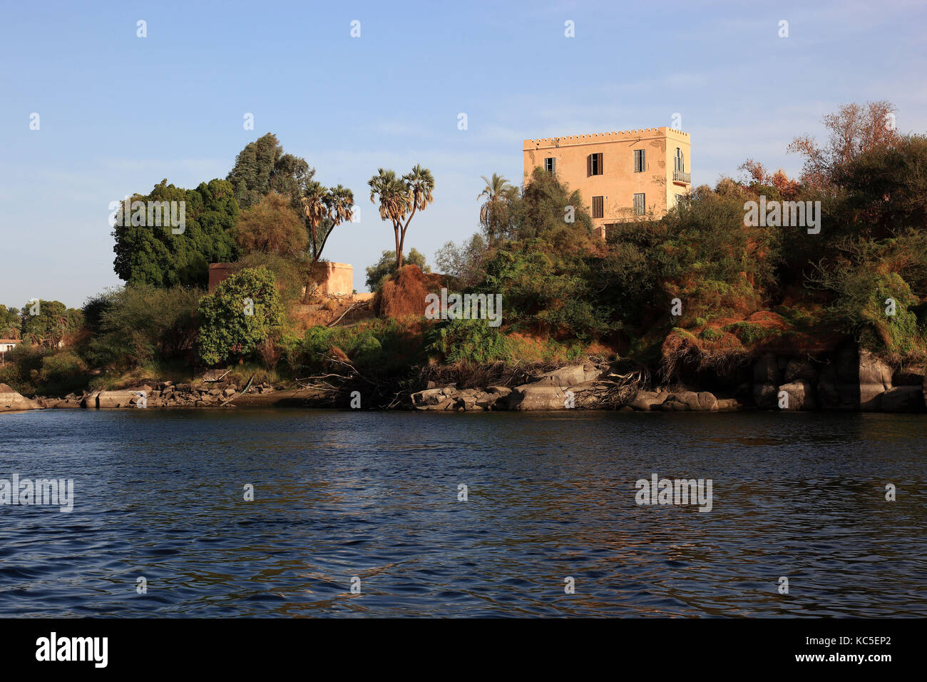 L'île Eléphantine, maison sur les rives du Nil, la haute Égypte, l'Afrique Banque D'Images