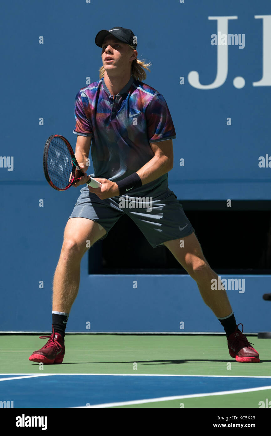 Denis shapovalov (can) de la compétition à l'us open 2017 tennis championships. Banque D'Images