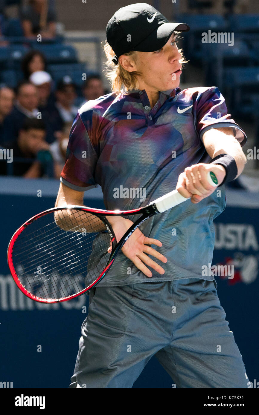 Denis shapovalov (can) de la compétition à l'us open 2017 tennis championships. Banque D'Images