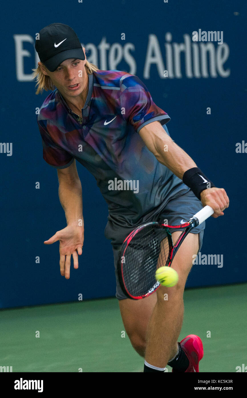 Denis shapovalov (can) de la compétition à l'us open 2017 tennis championships. Banque D'Images